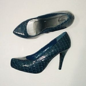 Spring teal green pointy toe heels